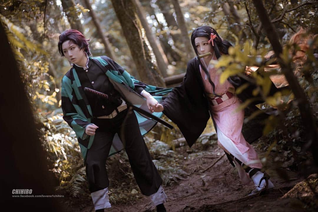 千尋さんのインスタグラム写真 - (千尋Instagram)「Nezuko is reallyyyyyyy kawaii!!! Expecting such a long time for the  Kimetsu no Yaiba is about to start broadcasting!!! Just shoot some photos about the brother and sister! Hope you like them :) 『我絕對會救妳的 禰豆子』 期待超久的鬼滅之刃終於開播了QQQQ 動畫真的做的超級美的嗷嗷嗷!!!!之前拍的兄妹希望大家喜歡////// 禰豆子真的超可愛！  鬼滅之刃 / 竈門禰豆子 Blade of Demon Destruction / Kamado Nezuko  竈門炭治郎 Kamado Tanjiro @sameki.ig  攝影 @L子 小幫手感謝 周熊子 & 藤紅  #鬼滅之刃 #竈門禰豆子 #BladeofDemonDestruction #KamadoNezuko #竈門炭治郎 #KamadoTanjiro #BladeofDemonDestructioncos #cosplayboy #cosplaygirls  #jumpcomics」4月8日 22時26分 - chihiro_chang