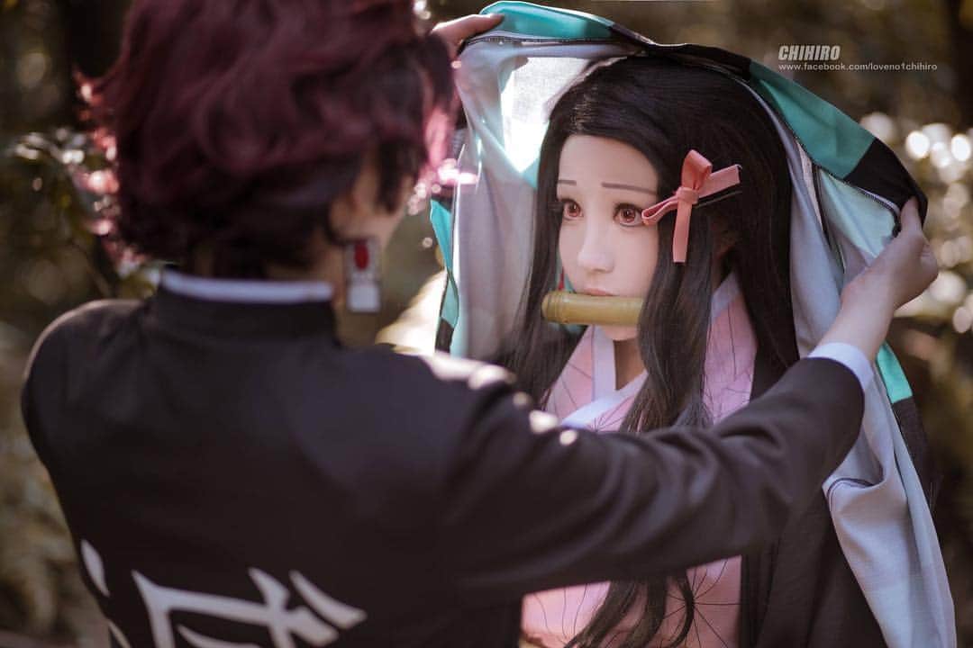 千尋のインスタグラム：「Nezuko is reallyyyyyyy kawaii!!! Expecting such a long time for the  Kimetsu no Yaiba is about to start broadcasting!!! Just shoot some photos about the brother and sister! Hope you like them :) 『我絕對會救妳的 禰豆子』 期待超久的鬼滅之刃終於開播了QQQQ 動畫真的做的超級美的嗷嗷嗷!!!!之前拍的兄妹希望大家喜歡////// 禰豆子真的超可愛！  鬼滅之刃 / 竈門禰豆子 Blade of Demon Destruction / Kamado Nezuko  竈門炭治郎 Kamado Tanjiro @sameki.ig  攝影 @L子 小幫手感謝 周熊子 & 藤紅  #鬼滅之刃 #竈門禰豆子 #BladeofDemonDestruction #KamadoNezuko #竈門炭治郎 #KamadoTanjiro #BladeofDemonDestructioncos #cosplayboy #cosplaygirls  #jumpcomics」