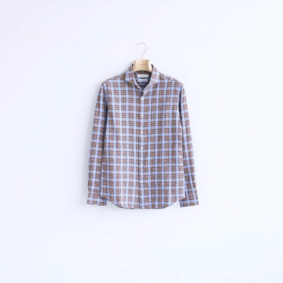 EDIFICEさんのインスタグラム写真 - (EDIFICEInstagram)「【MONTI - Linen check shirt - 】﻿ ﻿ MONTI社のイタリア生産生地を使用した発色の美しさが特徴の麻100%シャツ。﻿ イタリアンメイドの生地クオリティーやファッショナブルなチェックパターンが目を引きます。﻿ ﻿ 色の混色・糸の交編を独自で行っている為、他の生地メーカーでは見られない素材。﻿ ﻿ リネン100%ながら、スリムなフィッティングと美しいシルエットを実現した上質な仕上がりとなっています。﻿ ﻿ ﻿ ﻿ Shirt : 【EDIFICE】¥15,000+tax﻿ ﻿ ﻿ ﻿ ﻿ ﻿ ﻿ #edifice #edificeoriginal #checkpattern #linenfabric #montilinen #tessituramonti #italyfashion #italyfabric #machinemade #dressshirt #mensfashion #mensdress #casualwear #casualshirt #mensstyle #menswear #menscoordinate #エディフィス #モンティ #シャツスタイル」4月8日 22時27分 - edifice.jp