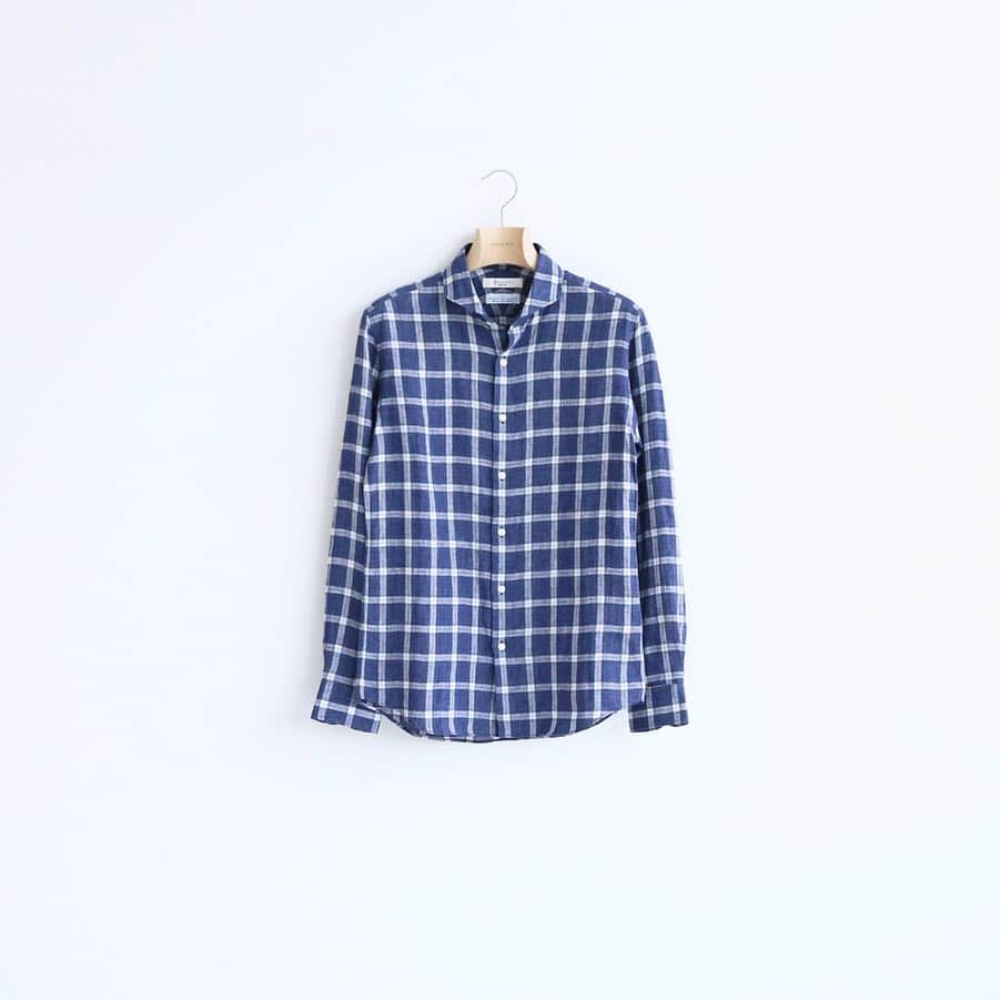 EDIFICEさんのインスタグラム写真 - (EDIFICEInstagram)「【MONTI - Linen check shirt - 】﻿ ﻿ MONTI社のイタリア生産生地を使用した発色の美しさが特徴の麻100%シャツ。﻿ イタリアンメイドの生地クオリティーやファッショナブルなチェックパターンが目を引きます。﻿ ﻿ 色の混色・糸の交編を独自で行っている為、他の生地メーカーでは見られない素材。﻿ ﻿ リネン100%ながら、スリムなフィッティングと美しいシルエットを実現した上質な仕上がりとなっています。﻿ ﻿ ﻿ ﻿ Shirt : 【EDIFICE】¥15,000+tax﻿ ﻿ ﻿ ﻿ ﻿ ﻿ ﻿ #edifice #edificeoriginal #checkpattern #linenfabric #montilinen #tessituramonti #italyfashion #italyfabric #machinemade #dressshirt #mensfashion #mensdress #casualwear #casualshirt #mensstyle #menswear #menscoordinate #エディフィス #モンティ #シャツスタイル」4月8日 22時27分 - edifice.jp