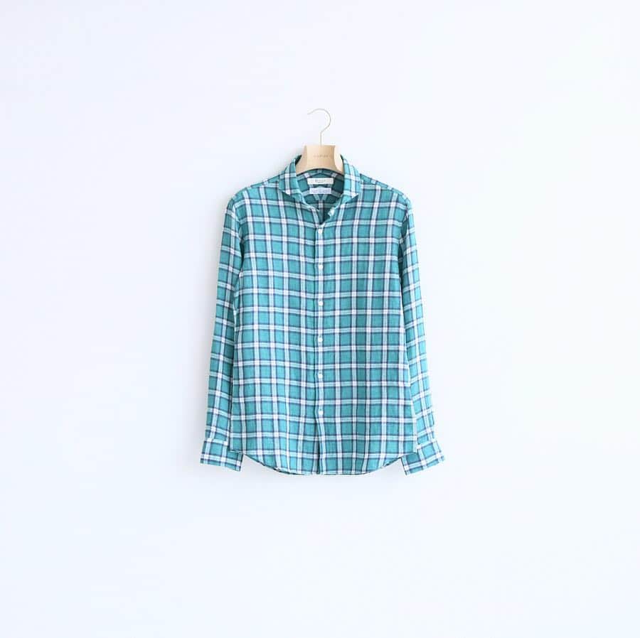 EDIFICEさんのインスタグラム写真 - (EDIFICEInstagram)「【MONTI - Linen check shirt - 】﻿ ﻿ MONTI社のイタリア生産生地を使用した発色の美しさが特徴の麻100%シャツ。﻿ イタリアンメイドの生地クオリティーやファッショナブルなチェックパターンが目を引きます。﻿ ﻿ 色の混色・糸の交編を独自で行っている為、他の生地メーカーでは見られない素材。﻿ ﻿ リネン100%ながら、スリムなフィッティングと美しいシルエットを実現した上質な仕上がりとなっています。﻿ ﻿ ﻿ ﻿ Shirt : 【EDIFICE】¥15,000+tax﻿ ﻿ ﻿ ﻿ ﻿ ﻿ ﻿ #edifice #edificeoriginal #checkpattern #linenfabric #montilinen #tessituramonti #italyfashion #italyfabric #machinemade #dressshirt #mensfashion #mensdress #casualwear #casualshirt #mensstyle #menswear #menscoordinate #エディフィス #モンティ #シャツスタイル」4月8日 22時27分 - edifice.jp