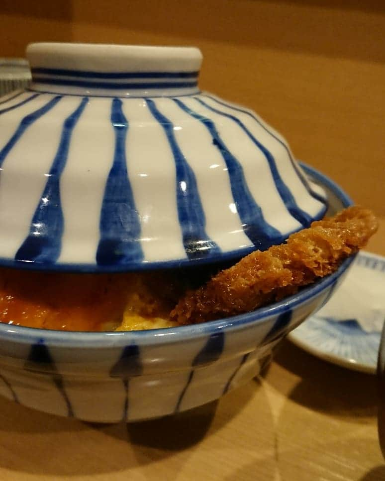 ニッチロー'さんのインスタグラム写真 - (ニッチロー'Instagram)「メニュー『かつ丼』のみ。  こういう店大好き。  #かつ丼 #カツ丼 #瑞兆  #かつどん屋 #卵でとじないカツ丼 #食テロ #ニッチ飯」4月8日 22時27分 - nicchiro5.1