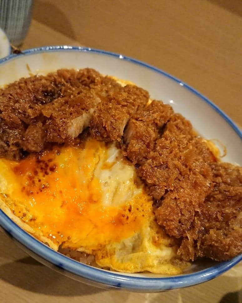 ニッチロー'さんのインスタグラム写真 - (ニッチロー'Instagram)「メニュー『かつ丼』のみ。  こういう店大好き。  #かつ丼 #カツ丼 #瑞兆  #かつどん屋 #卵でとじないカツ丼 #食テロ #ニッチ飯」4月8日 22時27分 - nicchiro5.1