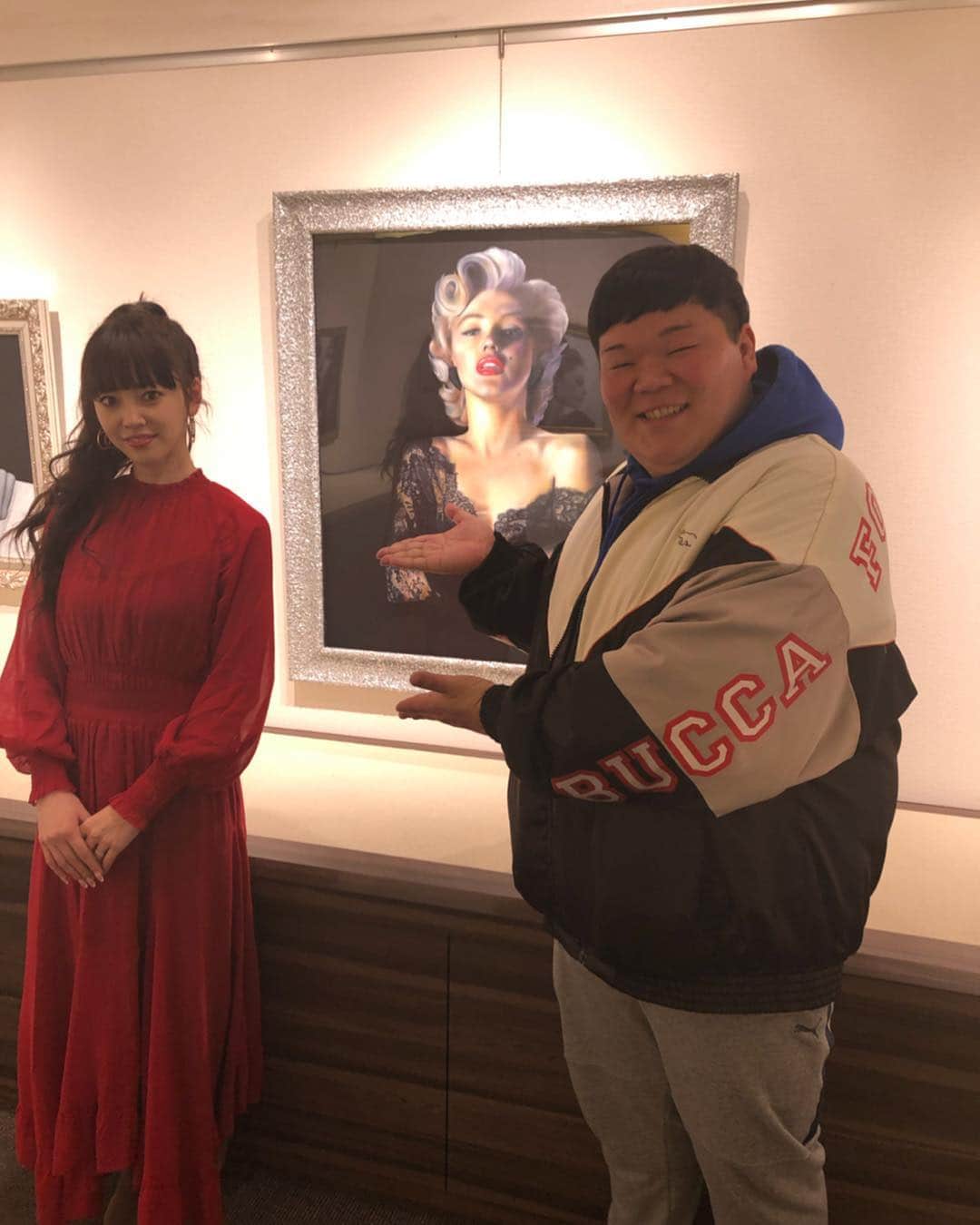 カバのインスタグラム：「【でぶ活、過去編】 今年2月に阪神百貨店で、チョークアートで有名な松下萌子さんの個展Moeco展にお邪魔してきました！御縁があり知り合えた彼女は素晴らしい才能の持ち主で、どの作品も時間を忘れて見入ってしまうほど素敵なものでした。 6月には中目黒でまた個展を開くみたいです！是非観に行ってみて下さい！感動します！！！😊 . #松下萌子 #チョークアート #チョークアートアーティスト #moecochalkart #chalkart #Moeco #Moeco展 #6月21日から #中目黒 #MDPギャラリー #是非もんです」