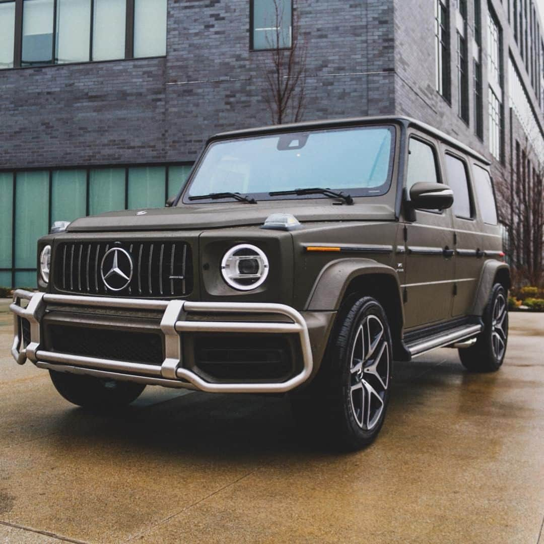 メルセデス・ベンツさんのインスタグラム写真 - (メルセデス・ベンツInstagram)「Passion. Perfection. Power. 🌟 Photo by @mbnortholmsted. __________ [Mercedes-AMG G 63 | Kraftstoffverbrauch kombiniert: 13,1 l/100 km | CO2-Emissionen kombiniert: 299 g/km | http://mb4.me/RechtlicherHinweis/] . #MercedesBenz #MercedesAMG #AMG #GClass #AMGG63 #⭐ #DesignoYellowOliveMagno #mbfanphoto #automotivedesign #mbcar」4月8日 22時34分 - mercedesbenz