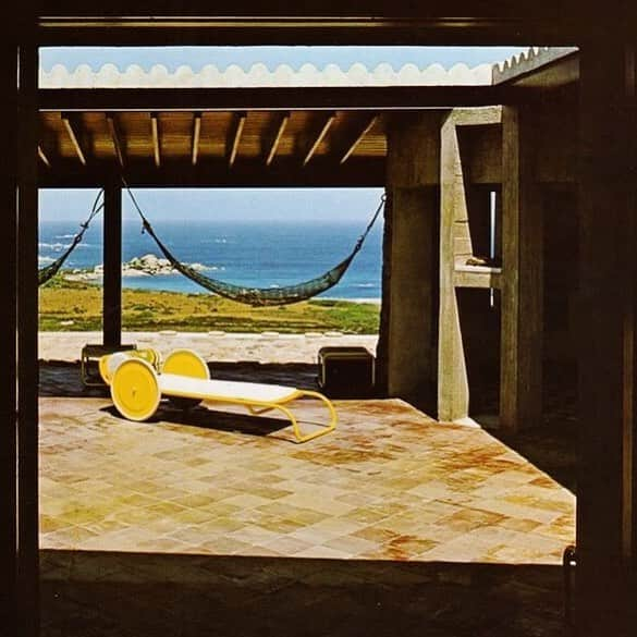 Meganさんのインスタグラム写真 - (MeganInstagram)「Interiors for Today 〰 Franco Magnani, 1974 #francomagnani #mediterraneanliving #sunlounger」4月8日 22時36分 - zanzan_domus