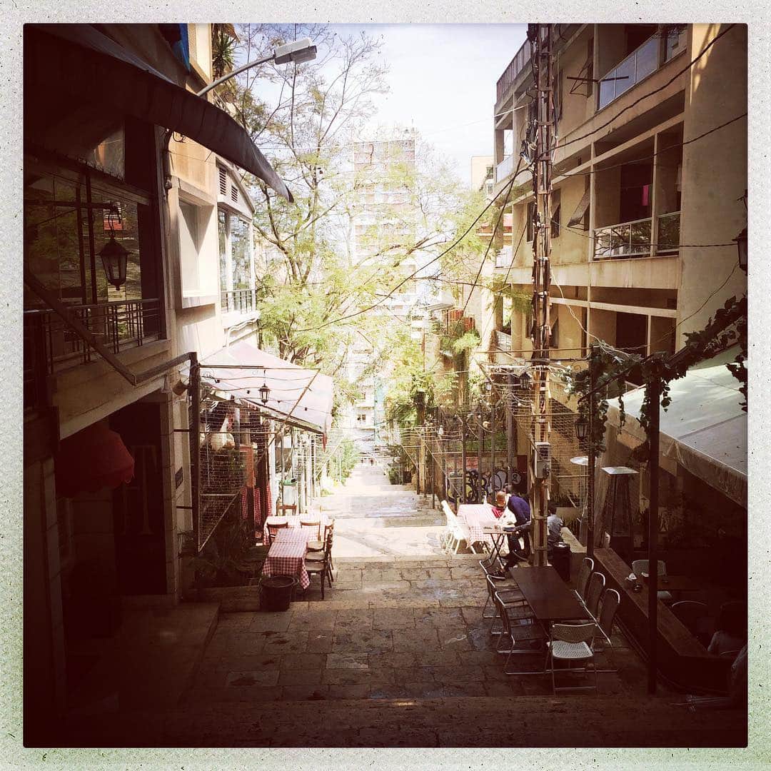エマニュエル・ベアールのインスタグラム：「#beyrouthlife  #lebanon  #howbeautiful ... sur les pas de mon père ... #documentary  on my father’s Life ....@bienvenueproduction」