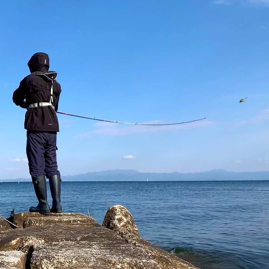 Ｋのフィッシングちゃんねるさんのインスタグラム写真 - (ＫのフィッシングちゃんねるInstagram)「北湖で効きにくいとわかっていても投げてしまうクランクベイト。 写真はチッパワ。 ⠀ #kのフィッシングちゃんねる #リトリーブソウル #バス釣り #バスフィッシング #琵琶湖 #北湖 #シマノ #ワールドシャウラ #shimano #lakebiwa #biwako #worldshaula #shimanofishing #shimanorods #fishshimano」4月8日 22時50分 - k_fishingch