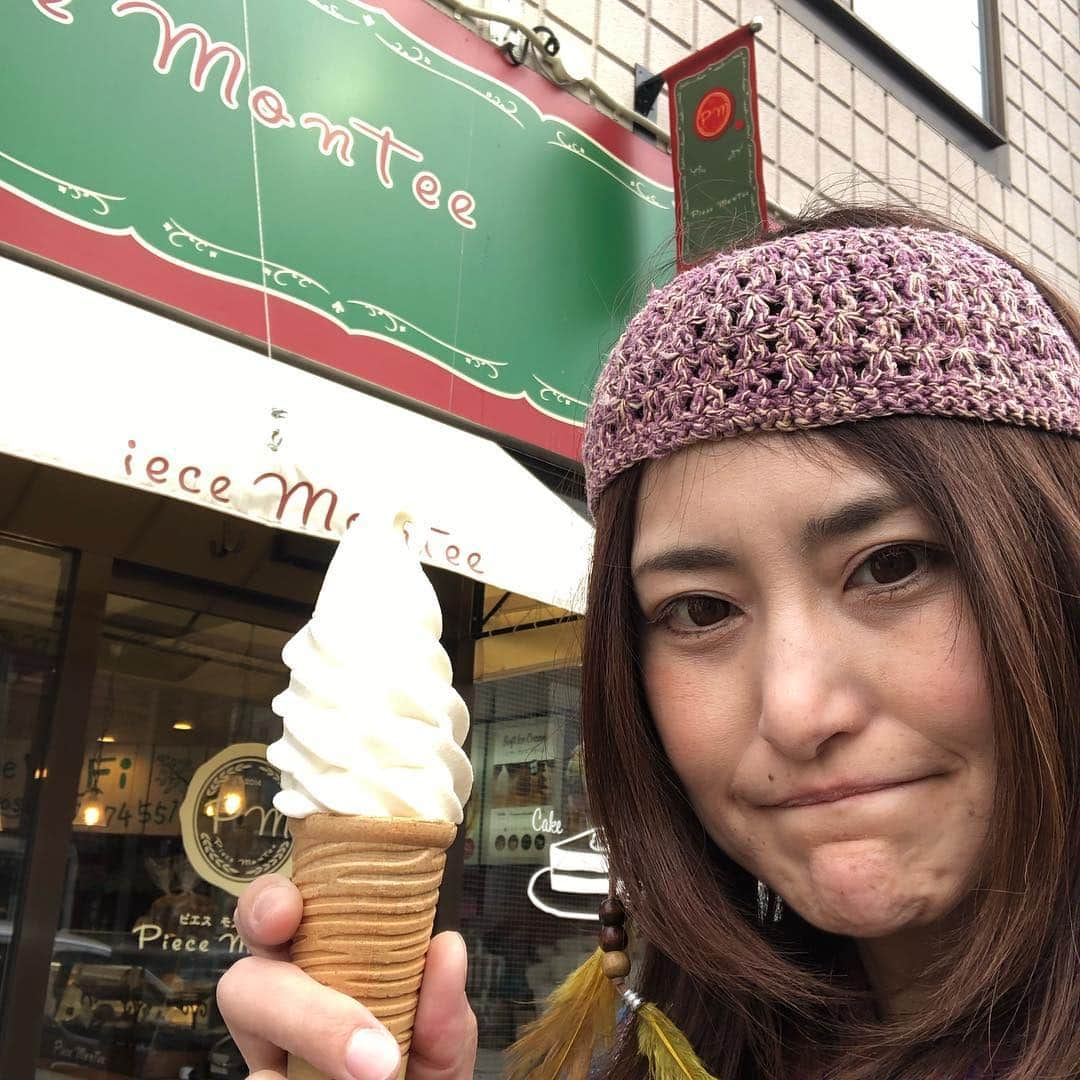 アンジェラ佐藤さんのインスタグラム写真 - (アンジェラ佐藤Instagram)「旭川食い倒れ母娘旅昼の部その② 旭川らぅめん青葉→ミスド→ピエスモンテ→松露庵→ホテルでお菓子。  ただ今夜の部なうっ！( ꒪Д꒪)ノ  #アンジェラ佐藤 #旭川  #旭川らぅめん青葉  #何故か旭川でミスド #ピエスモンテ ソフトクリームとパン #松露庵 のベビーカステラぷくぷくうまうま #しかし母ちゃんちょっと食べ過ぎぢゃない？ #ヒンナヒンナ」4月8日 22時55分 - angela_satou