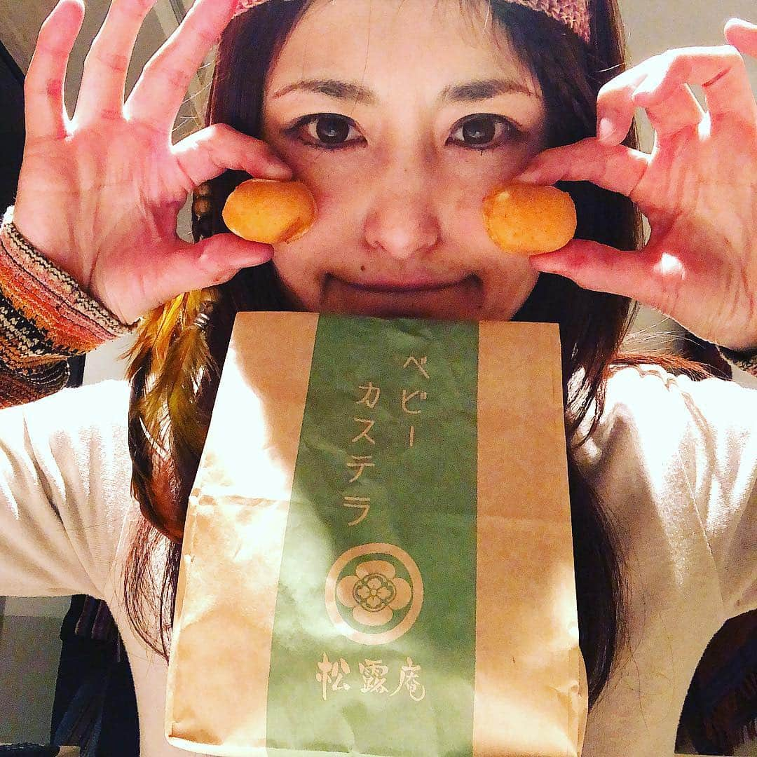 アンジェラ佐藤さんのインスタグラム写真 - (アンジェラ佐藤Instagram)「旭川食い倒れ母娘旅昼の部その② 旭川らぅめん青葉→ミスド→ピエスモンテ→松露庵→ホテルでお菓子。  ただ今夜の部なうっ！( ꒪Д꒪)ノ  #アンジェラ佐藤 #旭川  #旭川らぅめん青葉  #何故か旭川でミスド #ピエスモンテ ソフトクリームとパン #松露庵 のベビーカステラぷくぷくうまうま #しかし母ちゃんちょっと食べ過ぎぢゃない？ #ヒンナヒンナ」4月8日 22時55分 - angela_satou