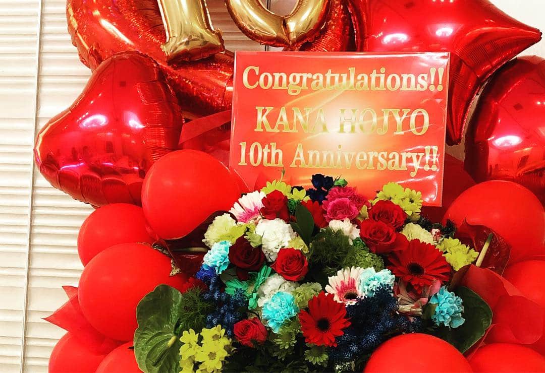 山咲まりなさんのインスタグラム写真 - (山咲まりなInstagram)「【北条佳奈10th anniversary premium party🐼❤️】 愛に満ち溢れた、素敵な素敵なpartyでした💐💕 この10年、北条佳奈という存在がたくさんの人に幸せを感じさせてきたんだと思います✨✨ この日は皆からのおめでとうとありがとうがずぅっと鳴り止まなかったような、そんな素敵な空間でした🥰💐👏 改めて❤️佳奈10周年おめでとおぉぉぉ❣️🐼🎉㊗️🌈 #北条佳奈 #10th #anniversary #premium #party #love #kana #happy #祝 #💐 #🎊 #❤️」3月25日 15時39分 - mari_na0926