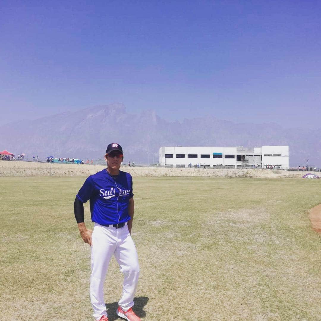 荒波翔さんのインスタグラム写真 - (荒波翔Instagram)「今日は山⛰にすごく近い球場でしたΣ（・□・；） レフトファールグランドには壁にアートがあったり珍しかったです‼️ #メキシコ #メキシカンリーグ #山#ウォールアート #オープン戦」3月25日 14時10分 - shoshoshonosho.4
