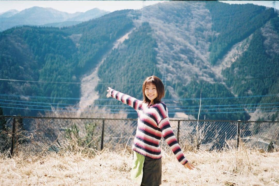 中川可菜さんのインスタグラム写真 - (中川可菜Instagram)「ドラマ「GHOSTTOWN」第二夜(Episode4～7)は、明日の深夜放送〜🧟‍♀️ フジテレビ 3/26(火)26:25〜27:50 放送！ 写真は、宜保晴日役の水上京香ちゃんがフィルムカメラで撮ってくださいました⛰📸 ㅤ photo by 水上京香ちゃん(@kyokaminakami_official) ㅤ #GHOSTTOWN #FOD #フジテレビ」3月25日 14時23分 - nakagawa_kana