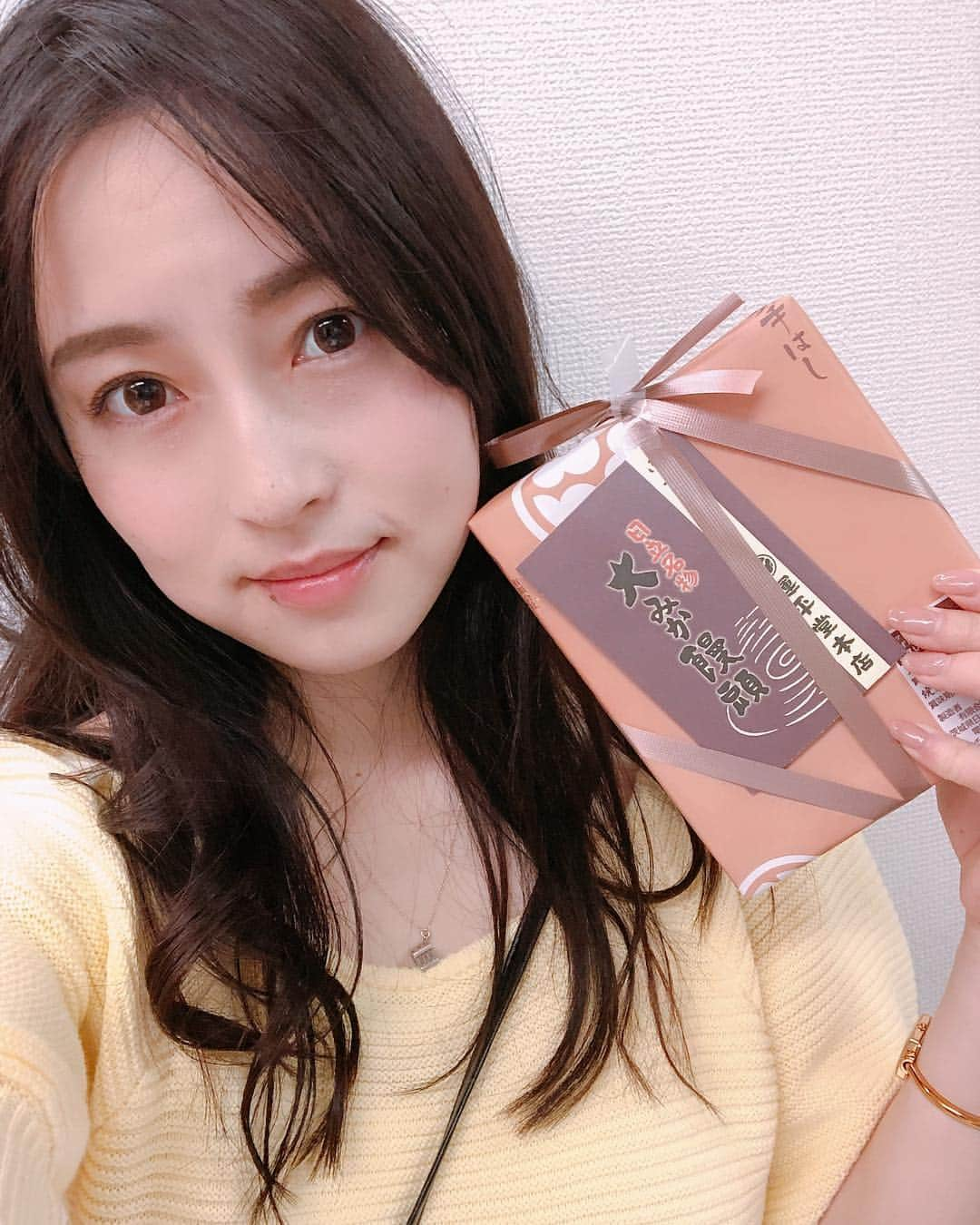 薄井しお里さんのインスタグラム写真 - (薄井しお里Instagram)「地元のお饅頭食べたら、実家に帰りたくなりました🤔 ・ #大みか饅頭 #大甕 #読みにくい漢字 #読みにくい地名 #日立市 #日立 #饅頭 #まんぢう」3月25日 14時23分 - shiori.uuu