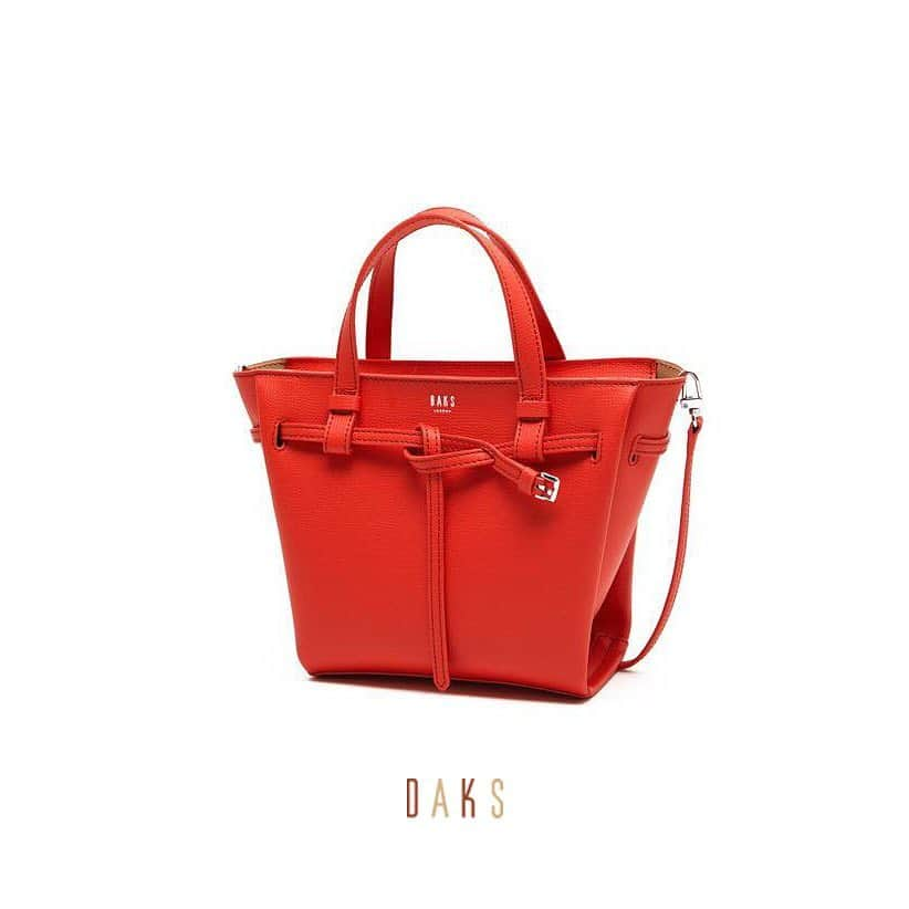 DAKS Koreaさんのインスタグラム写真 - (DAKS KoreaInstagram)「• DAKS accessories  당신의 우아한 봄을 위한 NEW 백 추천! 클래식한 톤앤무드와 화사한 포인트 컬러의 토트백 . [MINTRAW] #DCBA9E833WT #DCBA9E841R2 . #닥스 #닥스코리아 #닥스액세서리 #DAKS #DAKSACCESSORIES #Lfmall #봄가방추천 #가방스타그램 #토트백 #컬러백 #BAG #totebag」3月25日 14時32分 - dakskorea_accessories