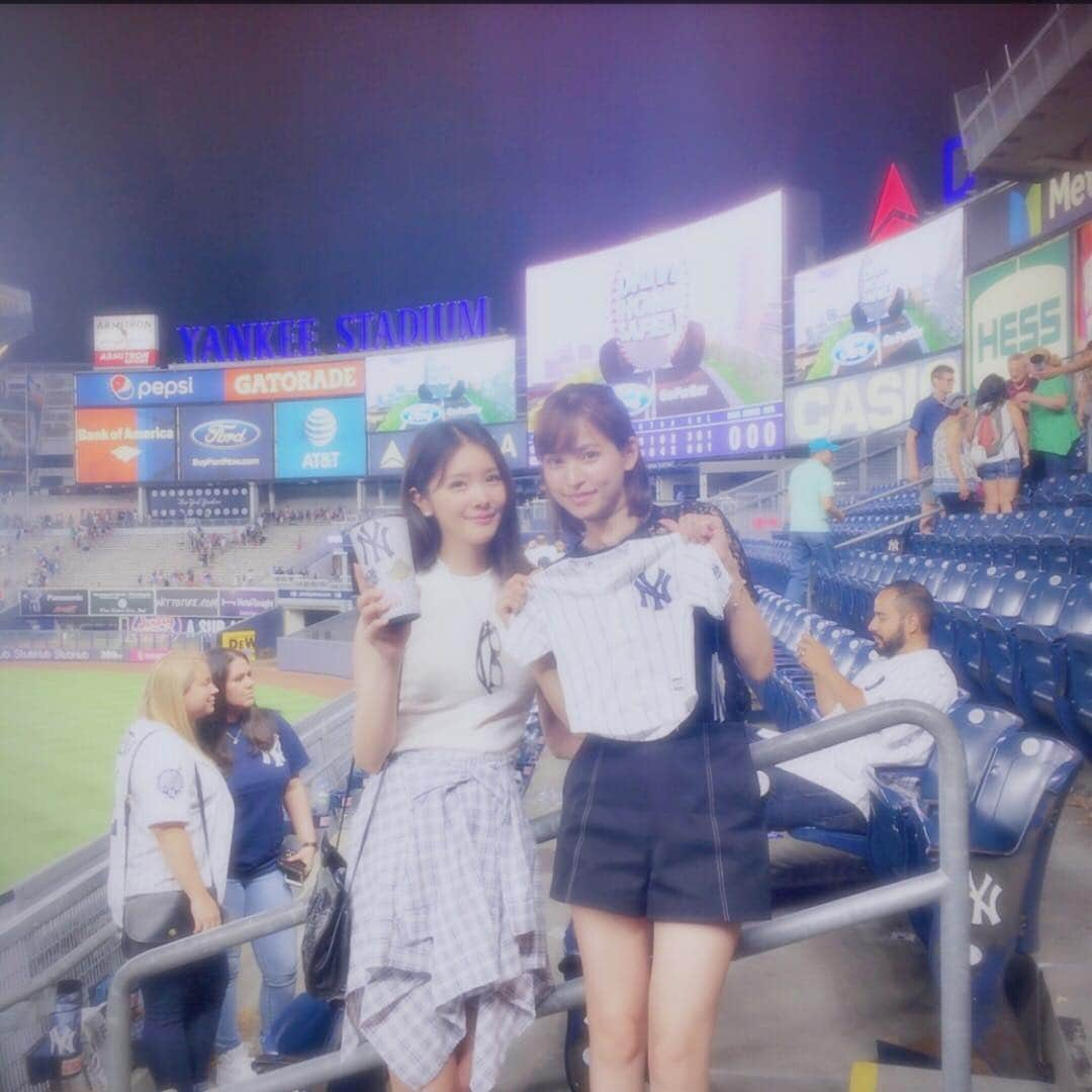 宇水遥佳さんのインスタグラム写真 - (宇水遥佳Instagram)「. 暖かくなってきてスポーツも シーズン始まりましたね🤗 . 2017年のニューヨーク🙌🏻懐かしい✨ この日はヤンキースタジアムにいって 田中将大投手が投げて勝利した試合を⚾ ニューヨークたのしかったぁ♡♡ この年は2回もニューヨーク行けた🤤 次回は西海岸に行きたいな✨ LAやSFOやラスベガス行きたい🥰 . #ニューヨーク  #ニューヨーク旅行  #野球観戦  #yankees  #スタジアム中にももクロがこだましてた #旅 #旅行 #女子旅  #旅スタグラム  #たびじょ #たびすたぐらむ  #旅ガール  #旅行好きな人と繋がりたい  #スポーツ好きな人と繋がりたい  #NY #nyc  #yankeestadium  #baseball  #instatrip #japanesegirl #일본여자  #팔로우  #팔로미  #좋아요반사」3月25日 14時32分 - haruka._.usui