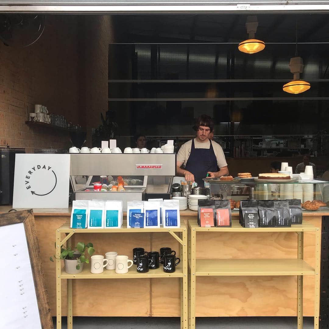 goodcoffeemeさんのインスタグラム写真 - (goodcoffeemeInstagram)「New location for @everydaycoffee 💯 LOVE the vibes here (despite this just being a temporary setup until inside is all done!) @vja  #goodcoffee_collingwood #goodcoffee_melbourne #everydaycoffee」3月25日 14時41分 - goodcoffeeme