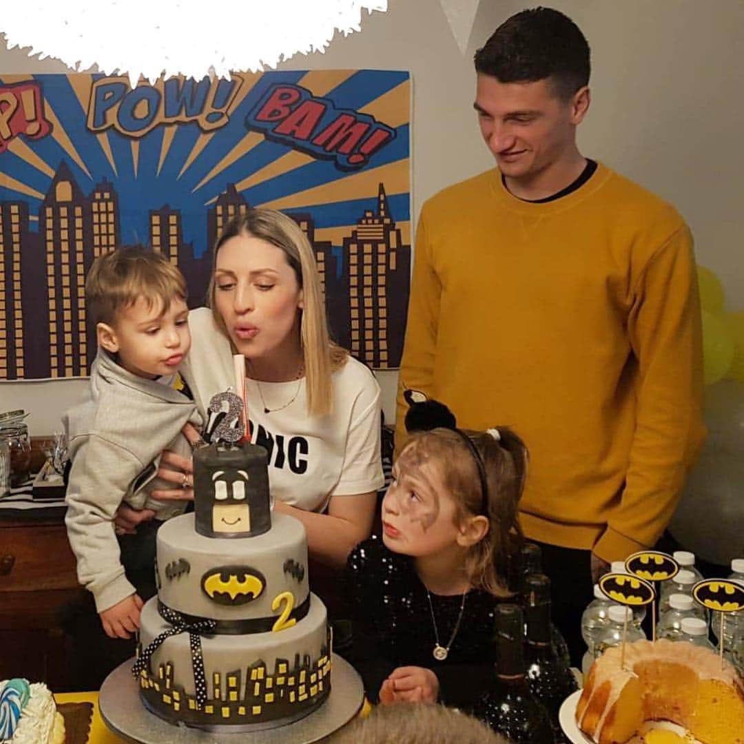 ミケーレ・カンポレーゼのインスタグラム：「Tanti auguri super Tommy G 🎂 +2 Ti vogliamo un mondo di bene 💖 #lovefamily#comply#TommyG#cecio#instacomply#happybirthday#truelove#family」