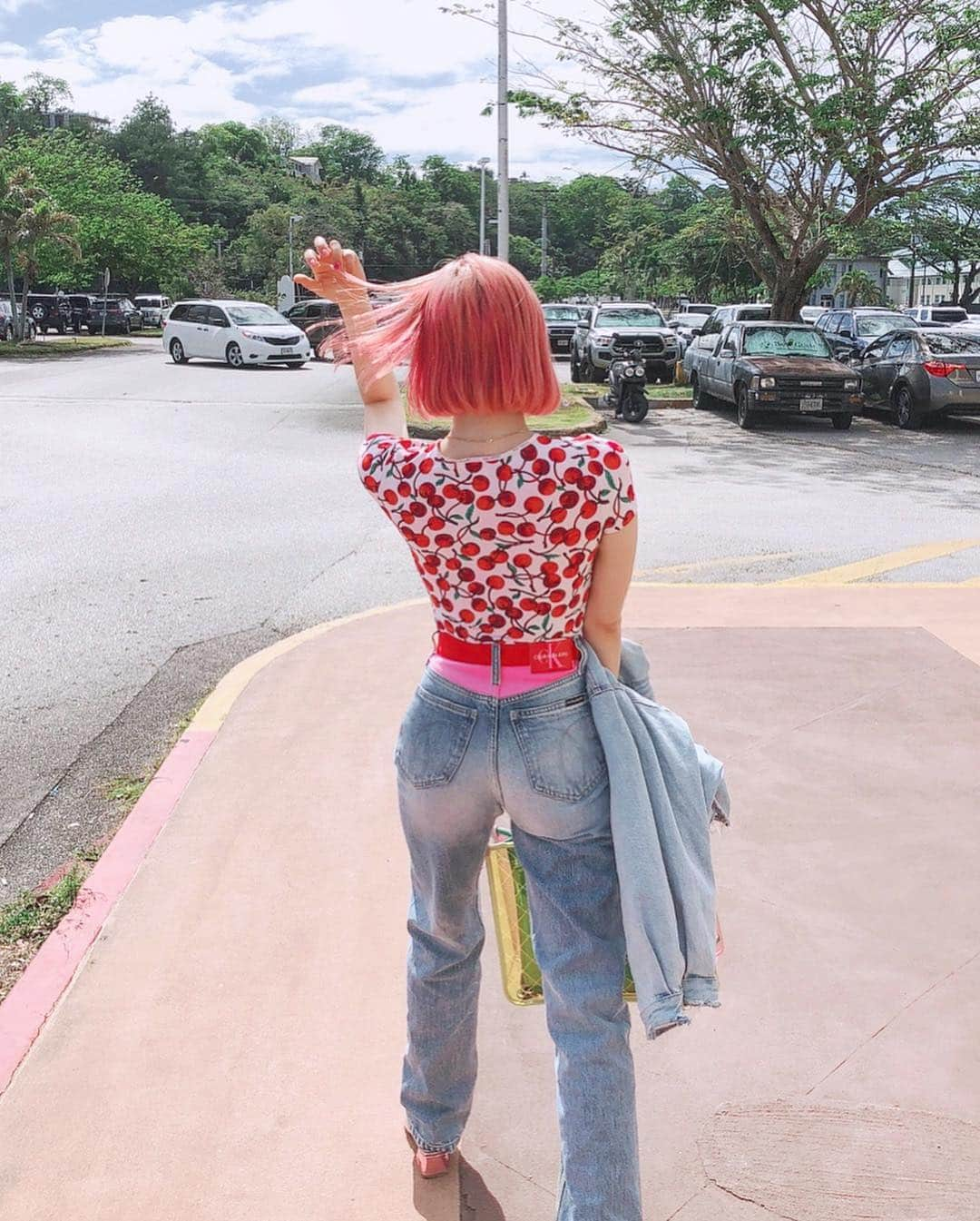 Ruuさんのインスタグラム写真 - (RuuInstagram)「I can't stop Smiling😜🍟🥤🍒 🍒 @dolcegabbana 👖 @calvinklein  #ruuootd #fizzandco」3月25日 14時54分 - ruufabulous