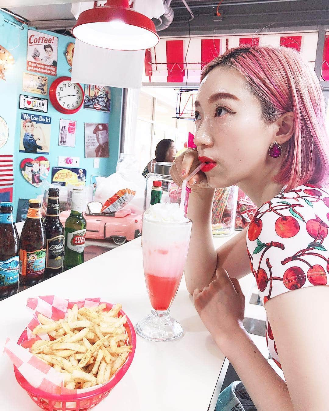 Ruuさんのインスタグラム写真 - (RuuInstagram)「I can't stop Smiling😜🍟🥤🍒 🍒 @dolcegabbana 👖 @calvinklein  #ruuootd #fizzandco」3月25日 14時54分 - ruufabulous