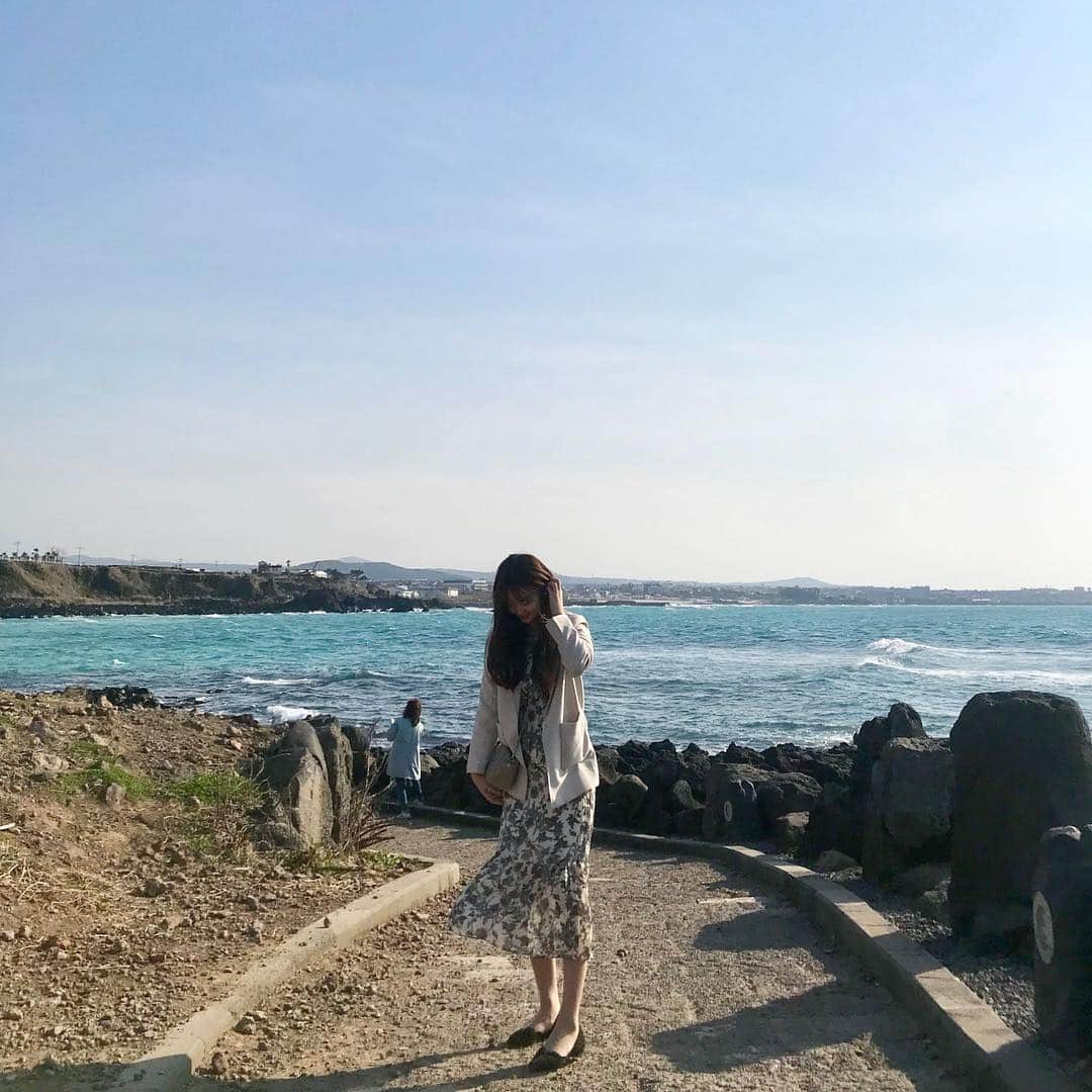 カン・ダンビさんのインスタグラム写真 - (カン・ダンビInstagram)「여기 날씨 짱이야🌞 #제주도#애월#몽상드애월」3月25日 14時54分 - kangdan_b