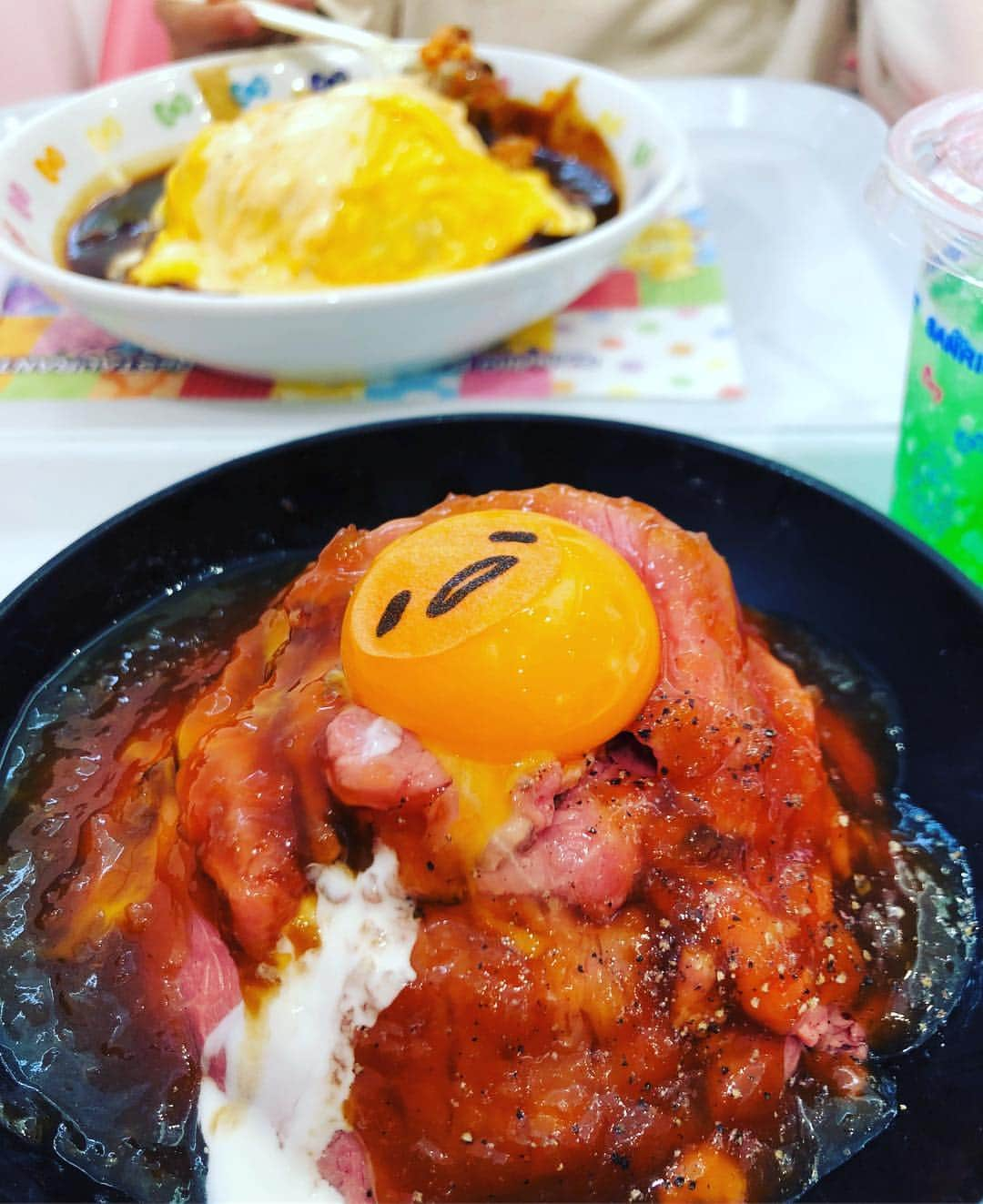 青木さやかさんのインスタグラム写真 - (青木さやかInstagram)「ぐでだま丼 #ぐでだま #サンリオピューロランド」3月25日 15時02分 - sayaka___aoki