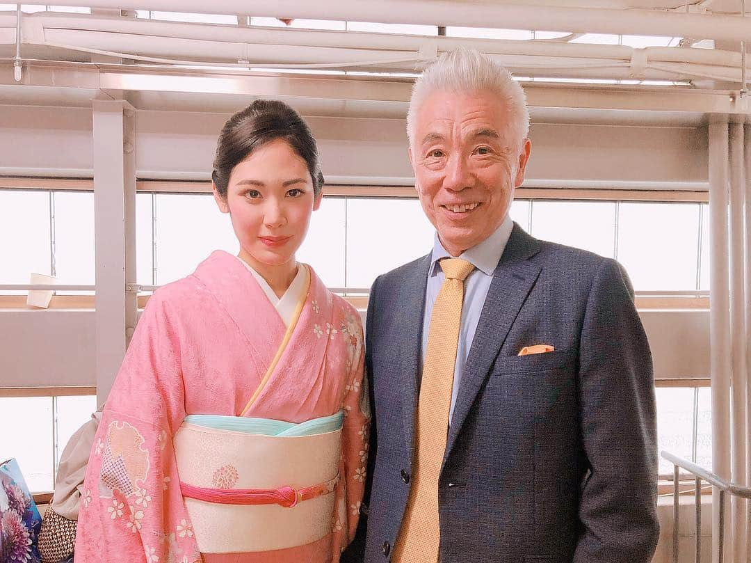 阿部純子さんのインスタグラム写真 - (阿部純子Instagram)「『#ソローキンの見た桜』通信④ 捕虜収容所所長役の#イッセー尾形 さん🌸 ・ ・ 井上監督とイッセーさんの出会いはなんと、 #ソクーロフ 監督の映画 『#太陽』の現場。 ・ 井上監督がメイキング映像を撮影されていたのです！ その時のご縁が 今回の出演にも繋がったとのこと。 ・ ・ 興味深いお話をたくさん伺いました。 私には考えつかなかった発想、ひとつひとつに 心が躍るようでした🙇‍♂️🙇‍♂️🎶」3月25日 15時03分 - junkoabe_official