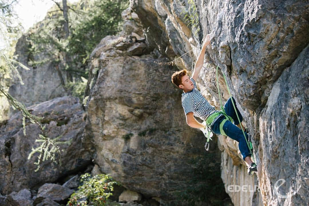 アンジェラ・アイターさんのインスタグラム写真 - (アンジェラ・アイターInstagram)「This likeable 17-year young guy @loic_climber  is unstoppable. Already at 14 he climbed his first 9a and since then he has increased his ticklist with lots of hard routes. The thing is, that he is not the only young crusher and it's impressive to see the huge progress of our young climbing generation. Just to point out the latest incredible performance by @margojain, completing her third 9a+ strike with climbing "Papichulo" in Oliana. I am excited what future brings and wish all the best to everyone of them!!! 📸 @martinpoetter  #verleihtflügel #jedentagtirol @ferienregionimst @lasportivagram @team_edelrid #climbing #outdoors #socialmedia #balance #emotion #nature #outdoorwoman #staymotivated #klettern #bouldern #bouldering #gesundheit #vital」3月25日 15時04分 - angyeiter