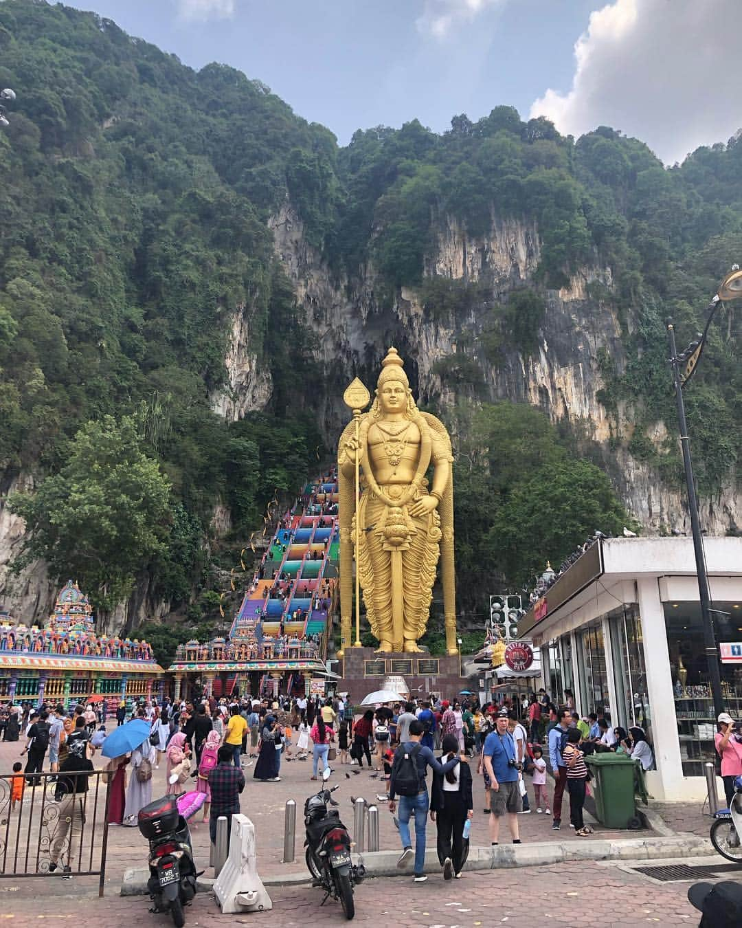 上江洌清作さんのインスタグラム写真 - (上江洌清作Instagram)「Batu Caves  #malaysia  #マレーシア」3月25日 15時10分 - 00800