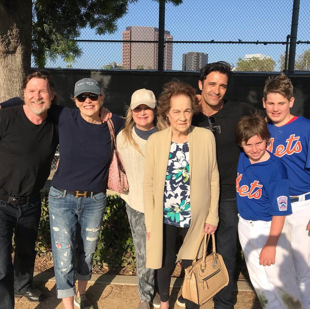 シャロン・ストーンさんのインスタグラム写真 - (シャロン・ストーンInstagram)「Sunday. Little league  #Family」3月25日 15時22分 - sharonstone