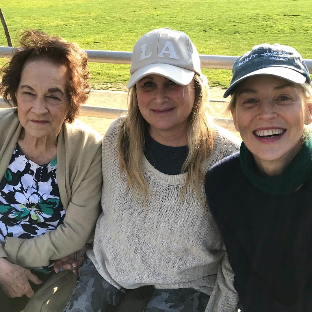 シャロン・ストーンさんのインスタグラム写真 - (シャロン・ストーンInstagram)「Sunday. Little league  #Family」3月25日 15時22分 - sharonstone