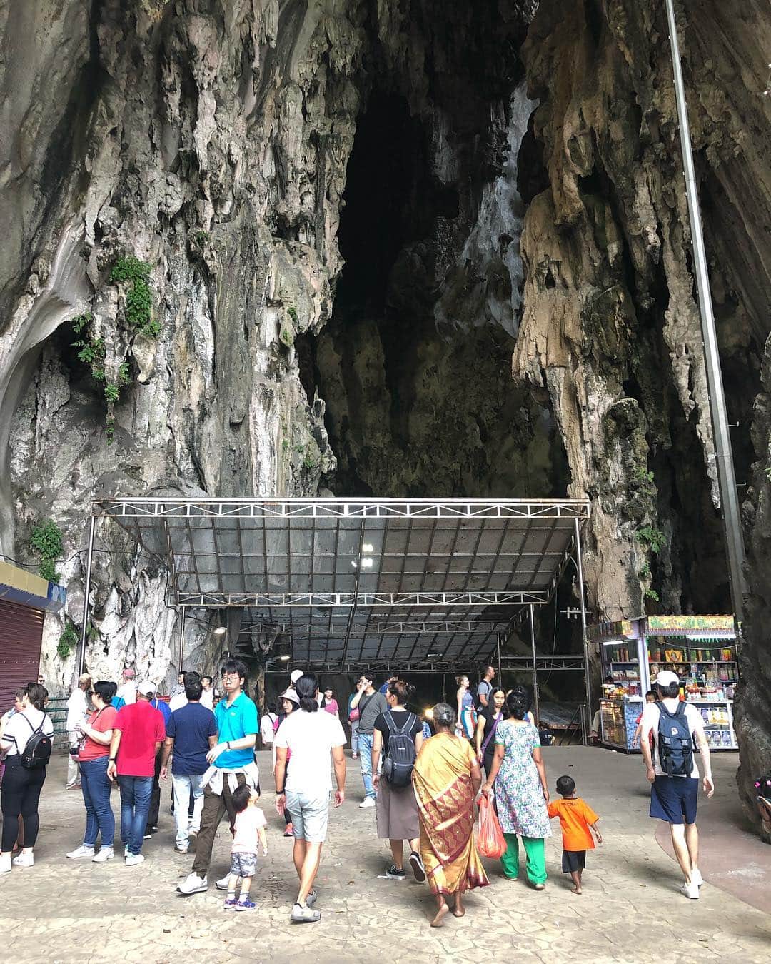 上江洌清作さんのインスタグラム写真 - (上江洌清作Instagram)「Batu Caves  #malaysia  #マレーシア」3月25日 15時27分 - 00800