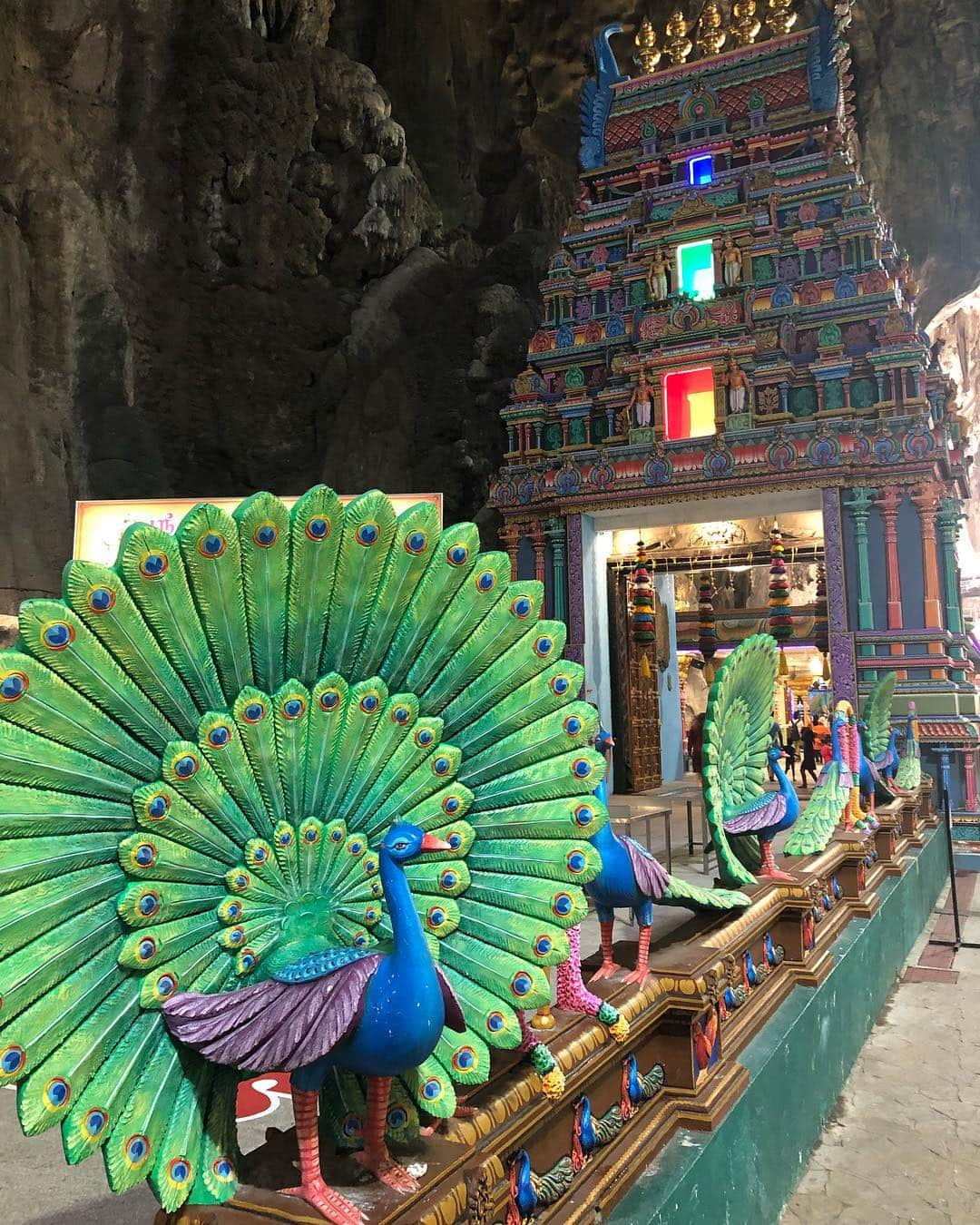 上江洌清作さんのインスタグラム写真 - (上江洌清作Instagram)「Batu Caves  #malaysia  #マレーシア」3月25日 15時27分 - 00800