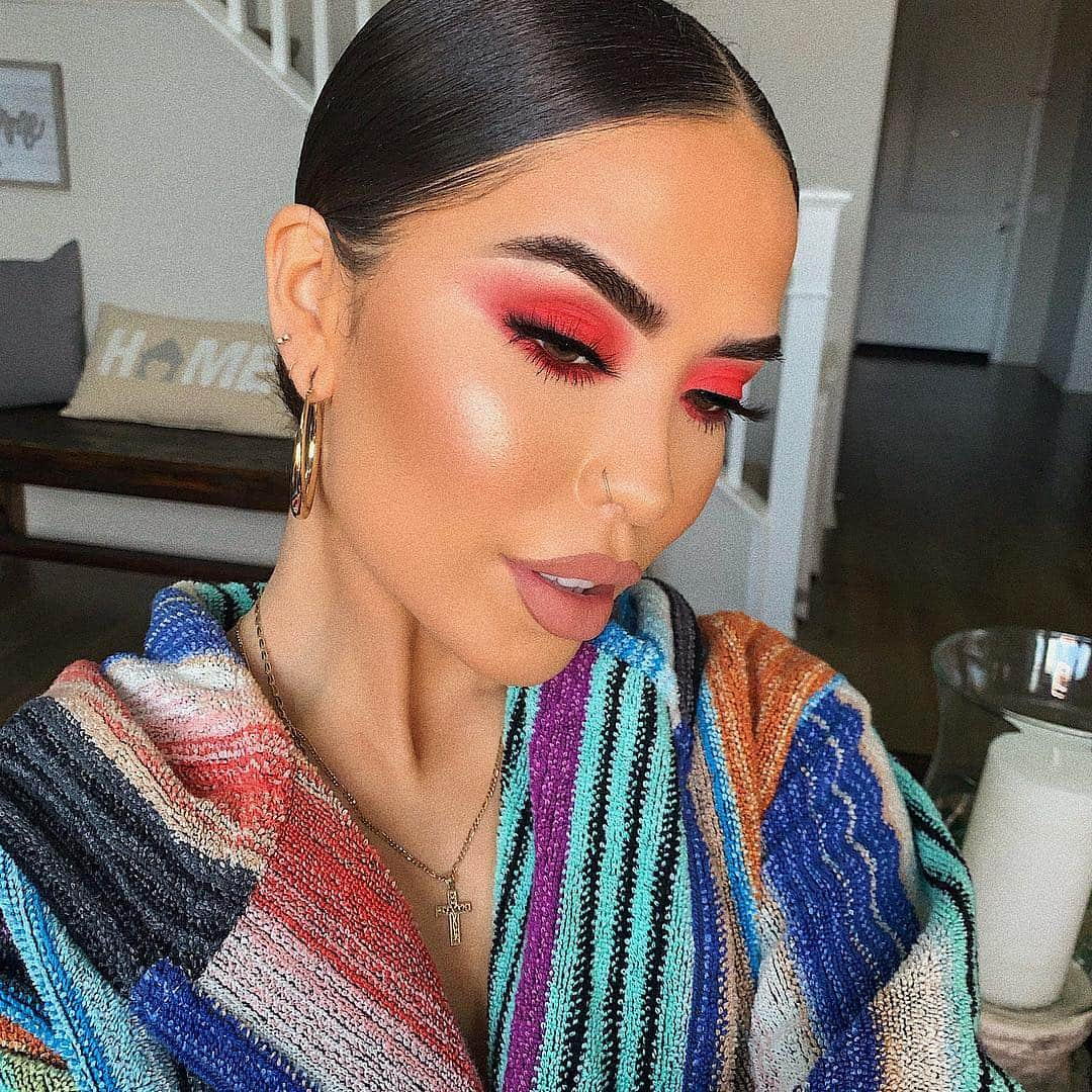 iluvsarahiiさんのインスタグラム写真 - (iluvsarahiiInstagram)「Watermelon eyes 🍉 shoutout to my parents for letting my take over their living room for this pic.  __________________________________  Brows • @urbandecaycosmetics Brow Blade In Dark Drapes  Eyes • @colourpopcosmetics Through My Eyes Palette #iluvsarahiixcolourpop  Lashes • @lillylashes in Miami  Face •  @jouercosmetics high coverage concealer in wheat + @toofaced Multi use concealer (contour) in Chestnut  Cheeks • @maccosmetics give me sun bronzer + @buxomcosmetics Ibiza Blush + @meltcosmetics Gold Ore Highlight  Lips • @lagirlcosmetics Keep It spicy lip pencil + @doseofcolors Nude Chica  Robe • @missoni」3月25日 15時27分 - iluvsarahii