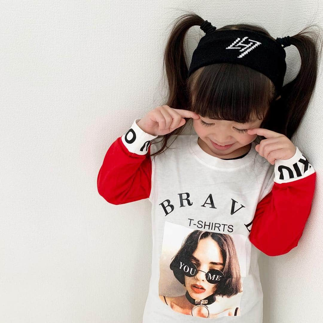 韓国子供服♡smilekids(すまいるきっず) さんのインスタグラム写真 - (韓国子供服♡smilekids(すまいるきっず) Instagram)「* * ☻ご覧頂き有難うございます☻ . . . 💛2019年春夏新作🍂💛 . . . . ︎︎︎︎☑︎大人気！ 完売中☺︎ フォトプリントワンピース♡ 再入荷します！ シンプルなデザインで 何にでも合わせやすいです🎶 . ヘアバンドも販売中です♡ 10種類とデザイン豊富で １枚でインパクトあります♡ . .  7.500円以上お買い上げ頂いた方は 送料無料となります。 尚、購入後は、同梱などは 受付ておりませんのでご了承下さい。 . . ———————————————— ♡着画model いちかᒼᑋªⁿ♡ ☺︎smilekid専属model☺︎ @ichimama.12  身長100cm 14kg size110 ————————————————— . . web shop http://smilekids888.com/で販売しています← —————————————————— ★ゆうちょ振込での購入も可能です★ web shopより、在庫を確認後  商品名、サイズ、カラーをDMにて 連絡頂けると幸いです☺︎ 確認後のお返事になりますので お時間を頂く場合があります。 在庫が少ない場合や再入荷の人気商品は 取り置きが難しい事があります。 ご了承ください🥺 . . —————————————————— ご購入してくださった方へ✉️ @smilekids888 をタグ付けして投稿して頂いた方を ストーリーにて紹介させて頂きます😍  さらに‥抽選で‥ 毎月、５名様にお買い物で使えるクーポンを プレゼント🎁致します☺️ . 1等‥1.000円OFFクーポン(2名様) 2等‥500円OFFクーポン(3名様) . 沢山のタグ付けをお待ちしています😍  _________________________________________ . ☻webshopには.Instagramプロフより リンクでとべます✈︎✈︎✈︎ http://smilekids888.com/ . #熊本ママ #山鹿 #裏起毛 #韓国子供服 #格安#お洒落を発信 #熊本 #キッズコーデ #キッズ#キッズファッション  #ig_kids #kids_japan #ボーダー #kjp_ootd #今日の服 #kidsfashion #プチプラコーデ  #プチプラファッション #mamagirl #リンクコーデ#ママリ#smilekids #３歳#４歳#５歳#春#新作#カラフル」3月25日 15時31分 - smilekids888