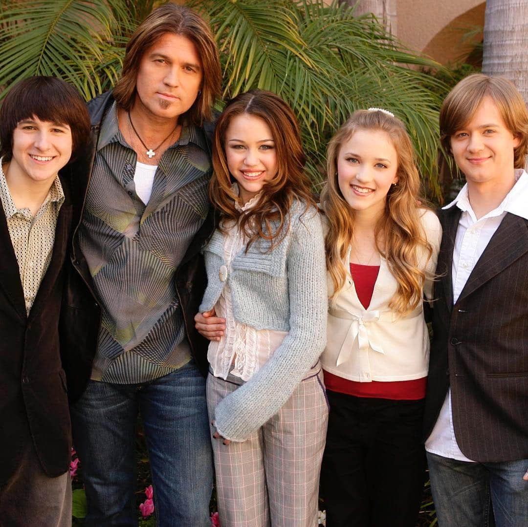 E! Onlineさんのインスタグラム写真 - (E! OnlineInstagram)「We're not doing too well (yeah, yeah, YEAH) knowing #HannahMontana premiered 13 years ago today. 😭(📷: Getty Images)」3月25日 6時43分 - enews