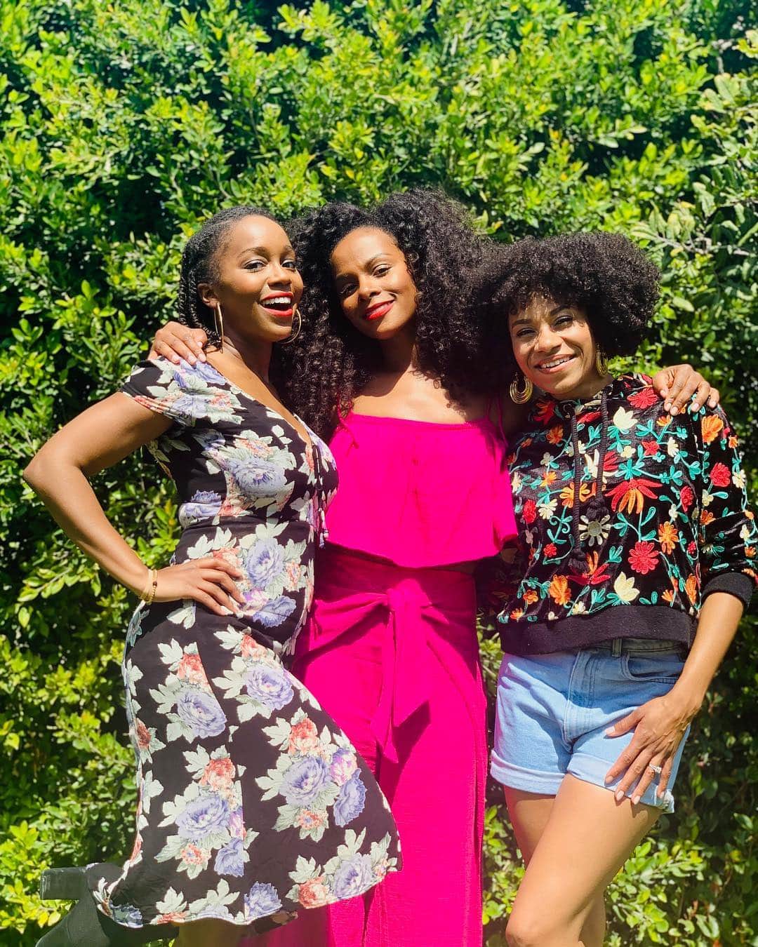 Kelly McCrearyさんのインスタグラム写真 - (Kelly McCrearyInstagram)「Sista Sunday with @ajanaomi_king and @tikasumpter ... 💐❤️💜💕 We made something fun for you guys... stay tuned...」3月25日 6時52分 - seekellymccreary
