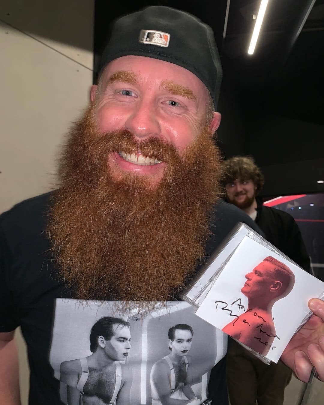 ブライアン・アダムスさんのインスタグラム写真 - (ブライアン・アダムスInstagram)「Late night, after show CD signing session in Sydney. #bryanadamsshinealight #bryanadamstattoo #spiritstallionofthecimarron」3月25日 7時06分 - bryanadams