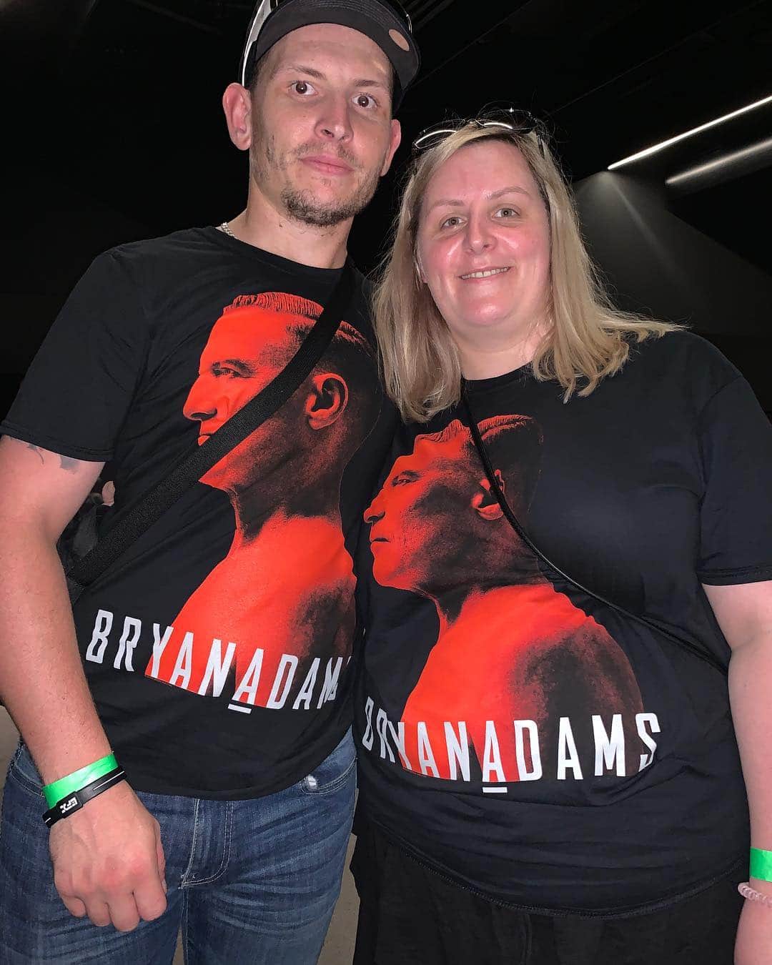ブライアン・アダムスさんのインスタグラム写真 - (ブライアン・アダムスInstagram)「Late night, after show CD signing session in Sydney. #bryanadamsshinealight #bryanadamstattoo #spiritstallionofthecimarron」3月25日 7時06分 - bryanadams
