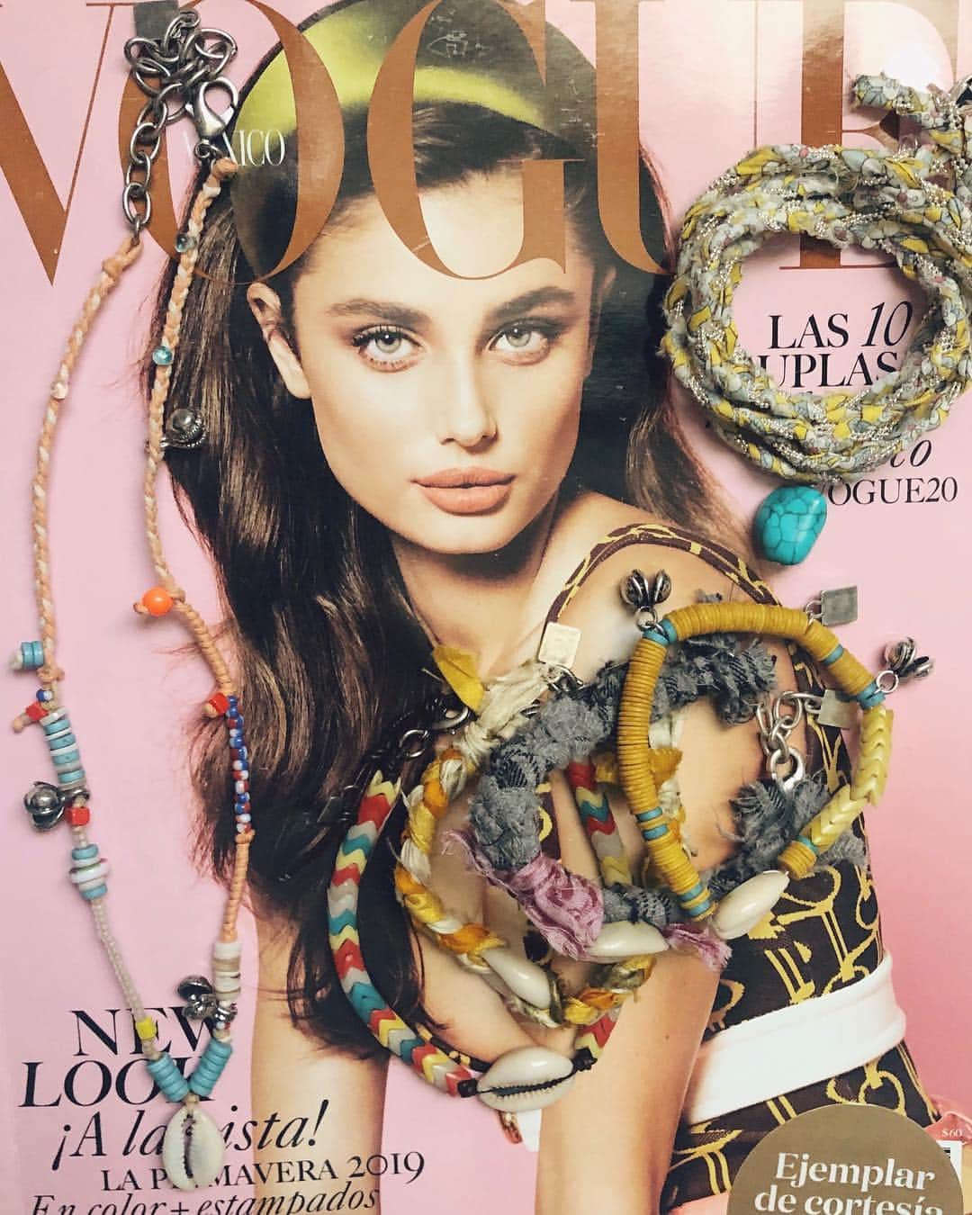 のインスタグラム：「Sunday paper 📰✨• Tap to shop some of our faves on top of a fave @voguemexico cover 🇲🇽」