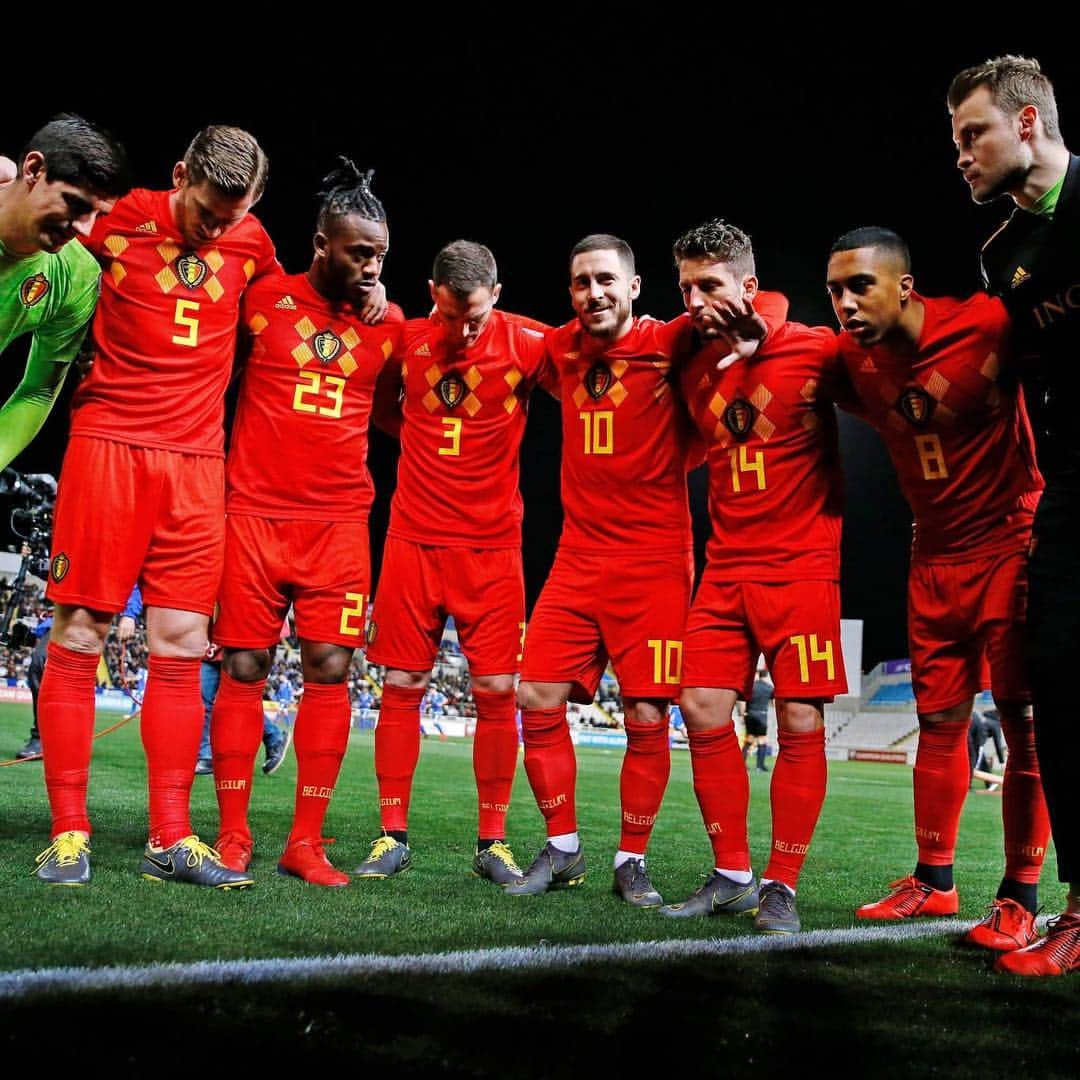 エデン・アザールさんのインスタグラム写真 - (エデン・アザールInstagram)「Important to win👏🏼🇧🇪 Well done lads! Proud to have achieved 100 caps and share it with everyone! #comeonbelgium #family ⚽️ Victoire importante 👍🏼🇧🇪 Bien joué les gars! Fier d'avoir passé le cap des 100 sélections et de partager avec tout le monde 😄 #diablesrouges #lafamille」3月25日 7時11分 - hazardeden_10