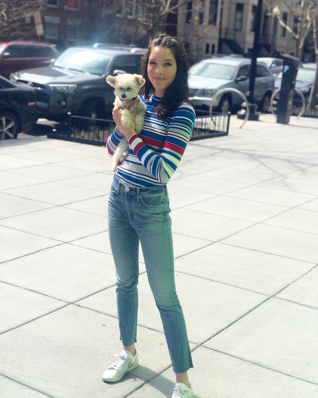 ロレイン・マクナマラのインスタグラム：「Sunny weather called for a day out on the town with this lil one😊☀️💛」