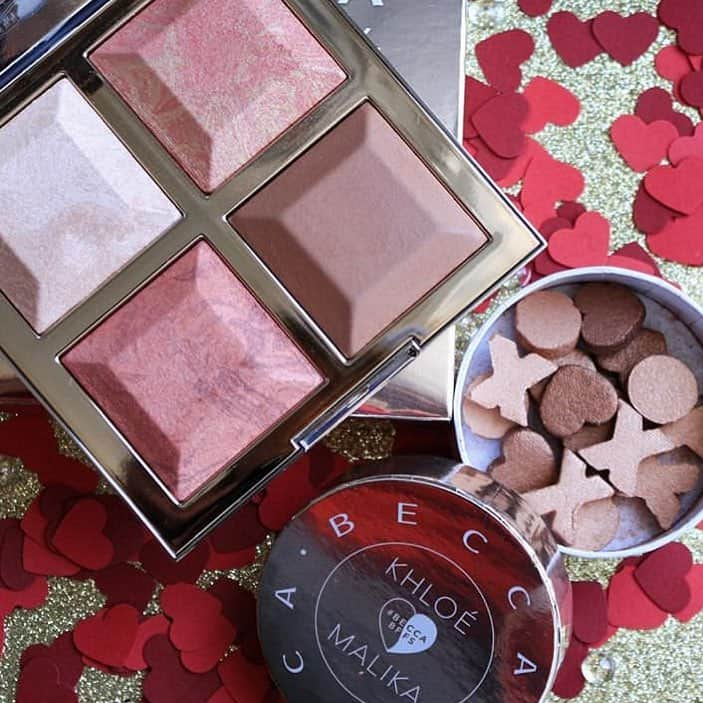 BECCAさんのインスタグラム写真 - (BECCAInstagram)「#BECCABFFs Collection is now available @blushbaroficial in Colombia🇨🇴 online and will be in stores next week! Featuring everything you need to bronze, blush, and glow!✨💕👯 #Repost @douce_unicorn」3月25日 7時25分 - beccacosmetics