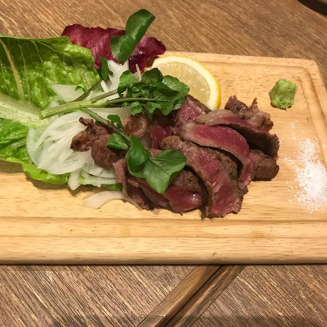 水木一郎さんのインスタグラム写真 - (水木一郎Instagram)「ハラミステーキに希少部位の友三角のステーキ&香草サラダ。スタッフとシェアしながら美味しくいただきました。ともさんかくはワサビで食べるのもおすすめZ! #dinner #ハラミステーキ #友三角のステーキ #香草サラダ  #水木一郎  #ichiromizuki」3月25日 7時26分 - ichiromizuki