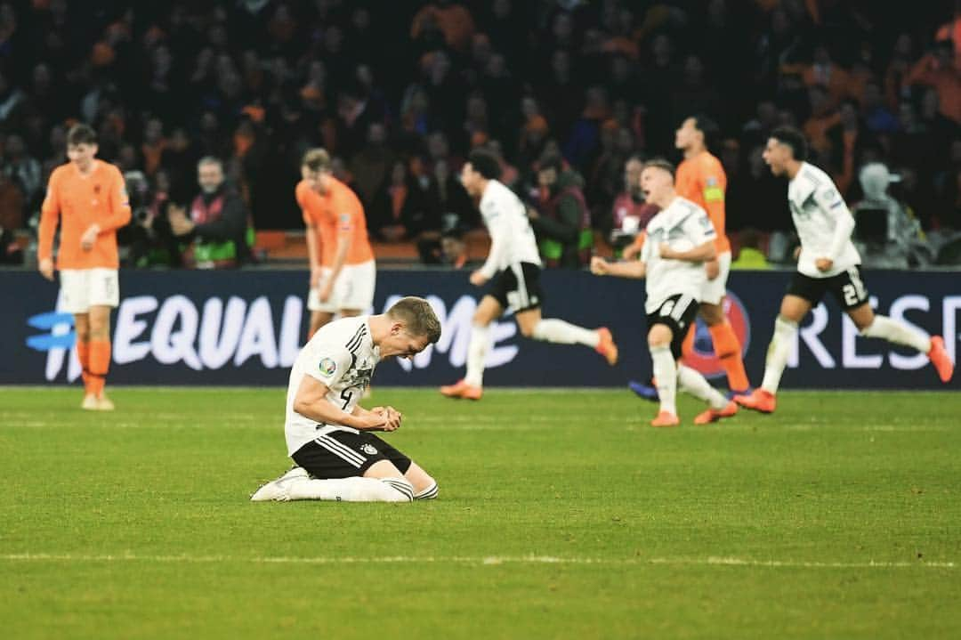 マティアス・ギンターさんのインスタグラム写真 - (マティアス・ギンターInstagram)「YEEEEES!!! @dfb_team 💪🏼💪🏼💪🏼🇩🇪🇩🇪🇩🇪 #nowordsneeded #lastminutewin」3月25日 7時27分 - matzeginter28