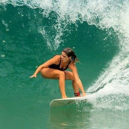 イザベラ・サントーニさんのインスタグラム写真 - (イザベラ・サントーニInstagram)「Pra direitaaaa #izaaa #surf #wave」3月25日 8時10分 - isabellasantoni