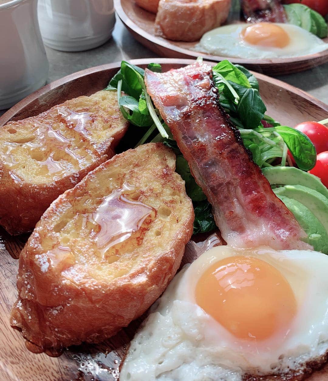 水谷雅子さんのインスタグラム写真 - (水谷雅子Instagram)「#おはようございます #朝食#モーニング #breakfast #breakfasttime☕️ #フレンチトースト#サラダ #目玉焼き#シュガーレディ #カリカリべーコン  #カフェオレ#珈琲 #水谷雅子#水谷雅子beautybook50の私  おはようごさいます☀️🐶🌸 今週もどうぞよろしくお願いします💖 今朝は晴れて風もなく気持ちの良い散歩でした🐕🌸 日中も気温が16度まで上がるみたいです！🌷 日が落ちると急に寒くなりますので調節しやすい服装でお出掛けしてくださいね！ 頑張って行ってらっしゃい😊🌸🌸🌸」3月25日 8時13分 - mizutanimasako