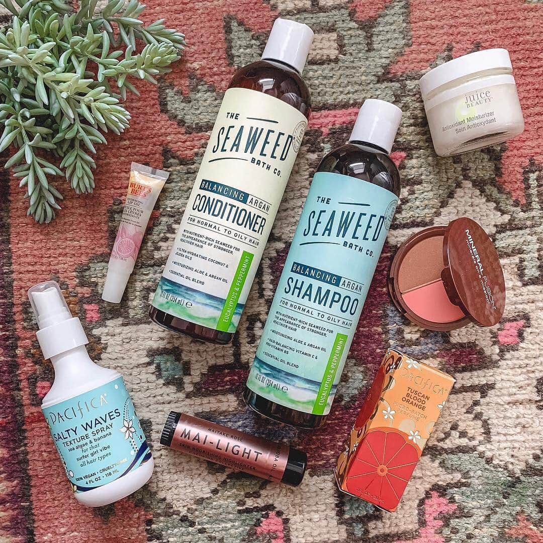 Whole Foods Marketさんのインスタグラム写真 - (Whole Foods MarketInstagram)「What will @makeupbyalli stock up on during Beauty Week? Swipe to find out! ➡️ Don't forget: 3/27 - 4/2/19, get 25% off all makeup, facial care, #haircare, nail polish, perfume, and brushes. #CleanBeauty #MakesMeWhole #Sponsored . . . Cleaning up my beauty routine by picking up some of my favorite products from the @wholefoods beauty aisle and a few new ones I can’t wait to try out (gotta take full advantage of nap time 😉) Clean beauty at #WholeFoodsMarket means that all the products they sell meet their body care quality standards. Did you know #WholeFoodsMarket banned 100+ ingredients like parabens, phthalates, formaldehyde donors, microbeads, EDTA, and doesn’t sell beauty products that have been tested on animals?! Don’t forget to shop Whole Foods Market Beauty Week and get 25% off all facial care, cosmetics, hair care, and more from 3/27 - 4/2! Click the link in my bio to get all the details about the upcoming sale!  #sponsored #cleanbeauty #makesmewhole」3月25日 8時13分 - wholefoods