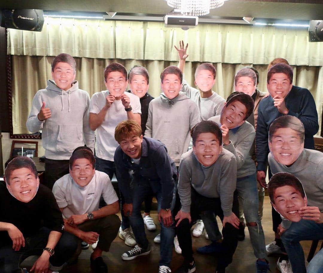 太田宏介さんのインスタグラム写真 太田宏介instagram 永井謙佑 誕生日会 30歳を迎えた僕らの永井ケンちゃんを 選手や家族も集まってサプライズでお祝い 謙佑の嬉し泣きは見れませんでしたが 内田のワントーン上げた 森山直太朗 さくら 独唱 を聴けたのは