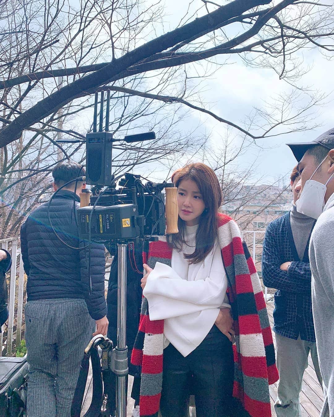 イ・シヨンさんのインスタグラム写真 - (イ・シヨンInstagram)「한컷한컷 전부 모니터보여주셔서 🧡😊🙇‍♀️」3月25日 8時51分 - leesiyoung38